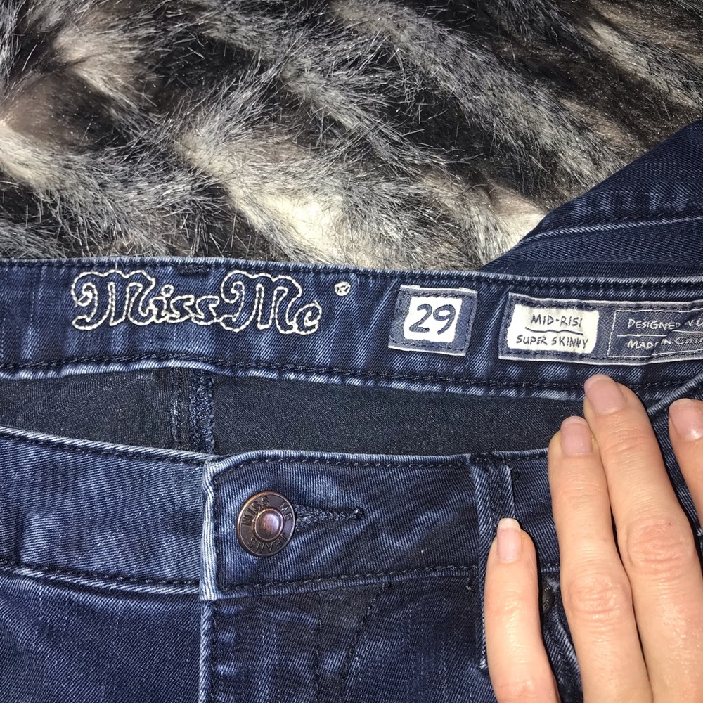 SOLD-Miss Me super skinny dark wash 29.